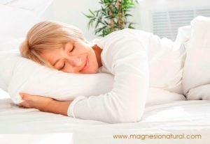 El magnesio te ayuda a descansar. Lo bueno que es tomar magnesio por la noche