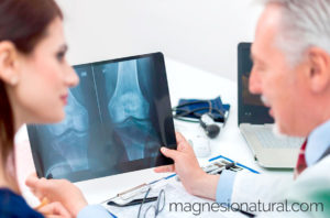 Osteoporosis: por qué el magnesio es un mineral crucial para la salud ósea